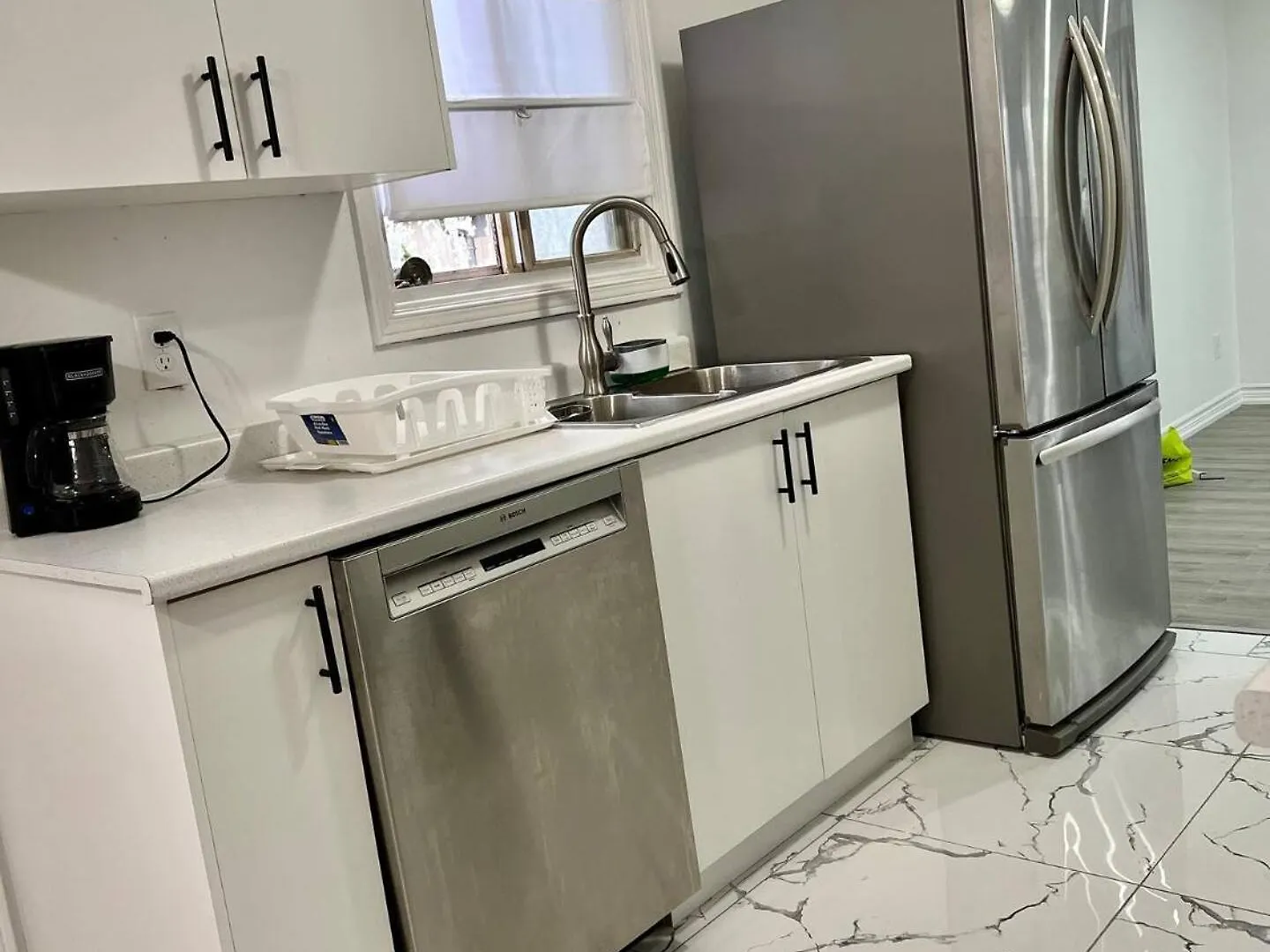 Feriehus K1 Private Bathroom Queen Bed Room Mississauga Canada