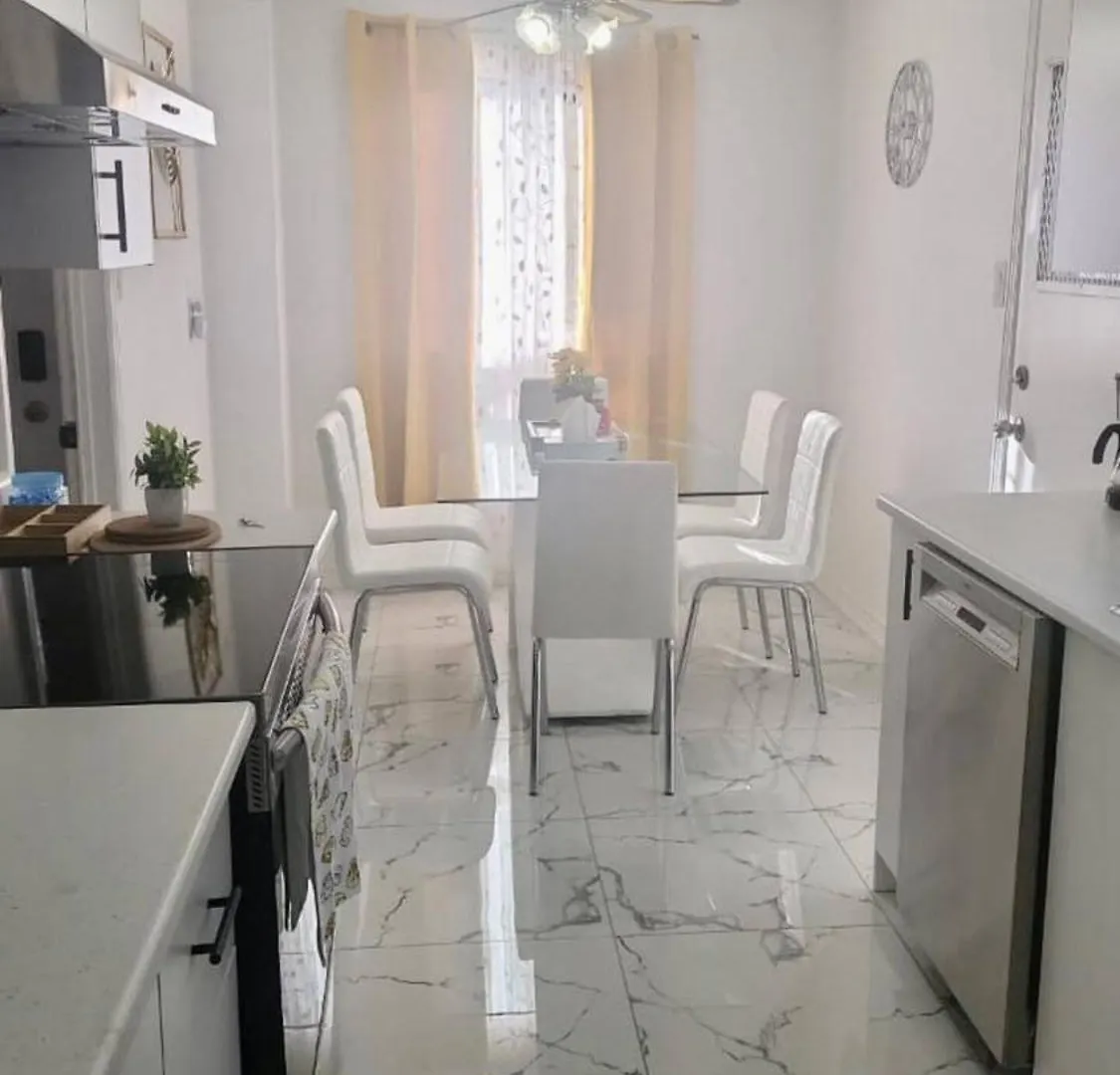 Holiday home K1 Private Bathroom Queen Bed Room Mississauga