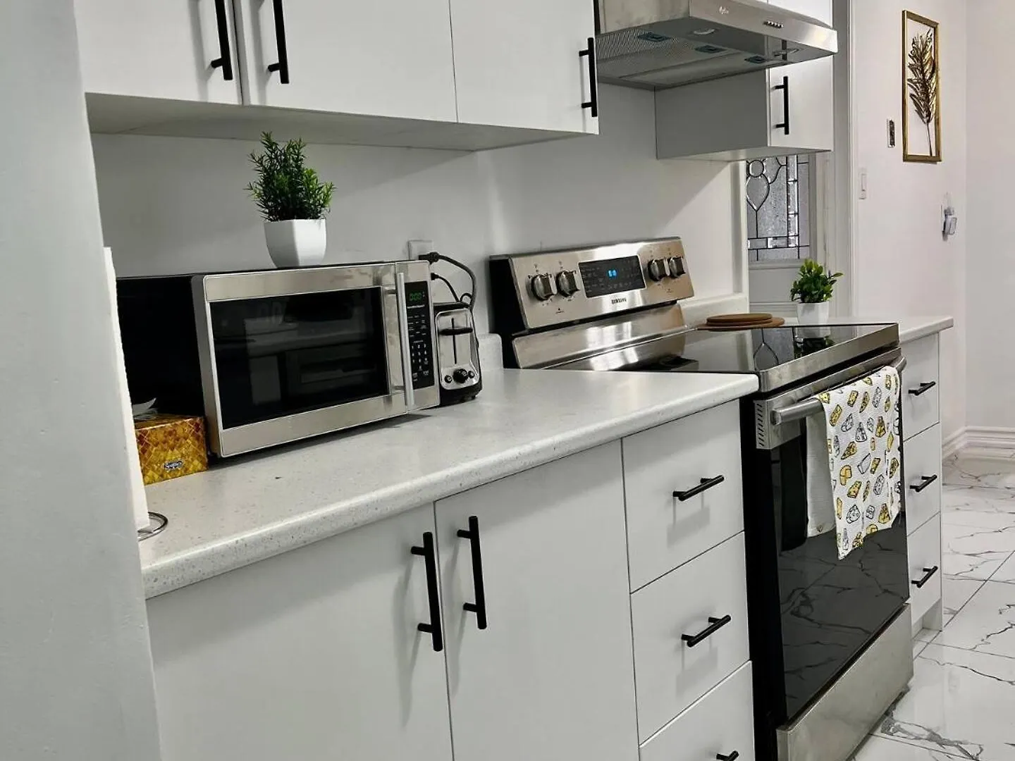 K1 Private Bathroom Queen Bed Room Mississauga Holiday home