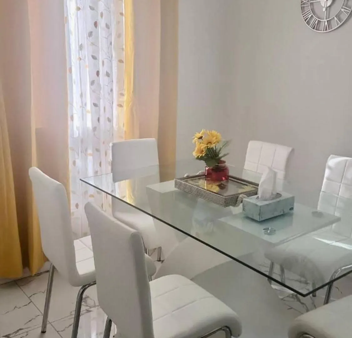 K1 Private Bathroom Queen Bed Room Mississauga
